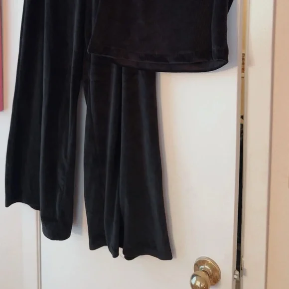 Velvet Ribbed Pajama Set - Picture 2 of 3